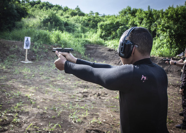 capacitación en uso de armas de fuego